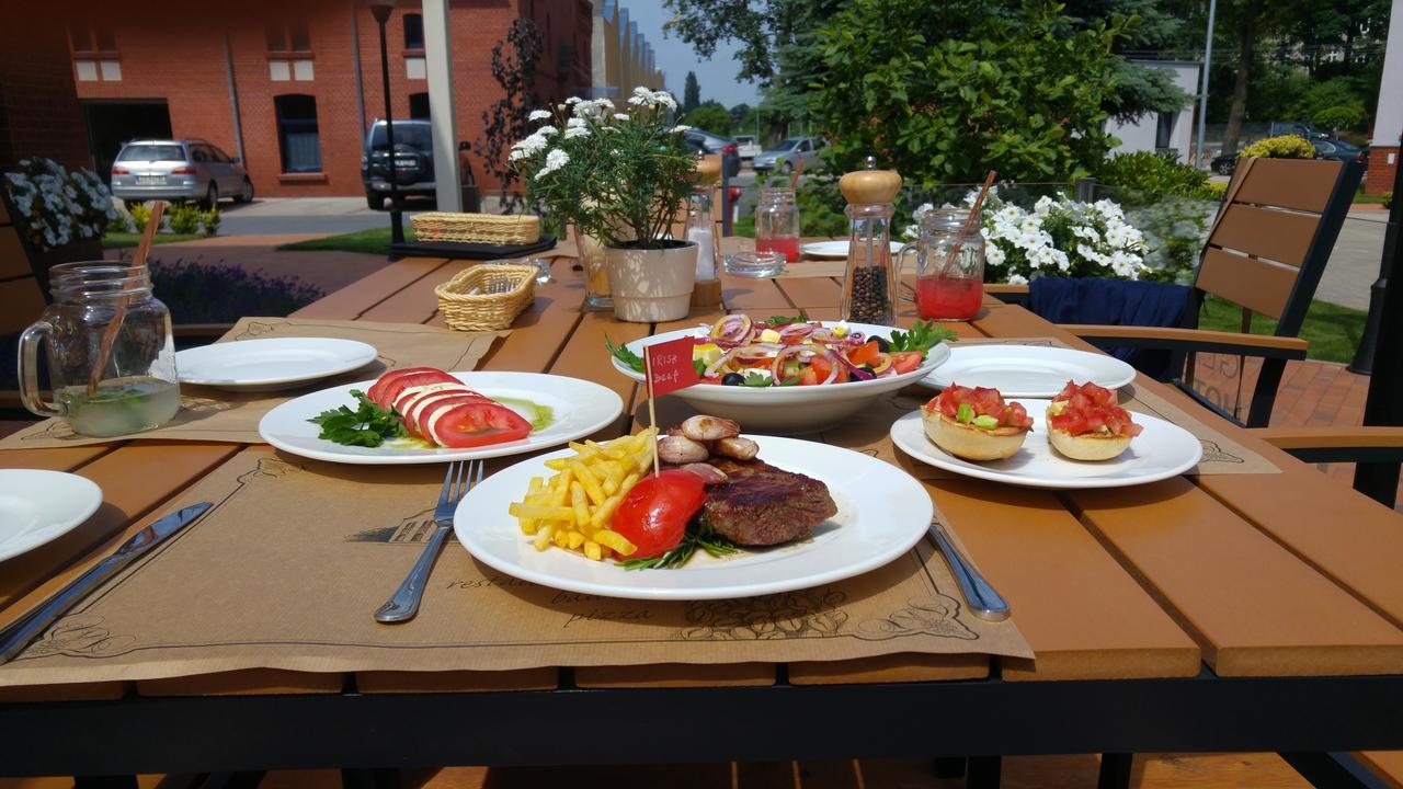 Glas-Hotel 4* Zary  Exterior photo